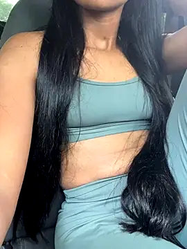 raphaelasoares online show from November 10, 2025, 5:18 pm