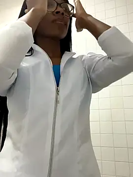 raphaelasoares online show from November 23, 2025, 5:28 am