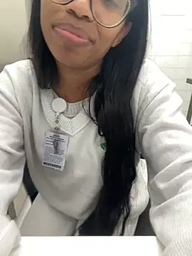 raphaelasoares online show from November 11, 2025, 6:08 am