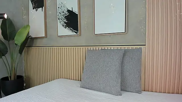 Lily Vale online show from January 12, 2026, 7:31 pm