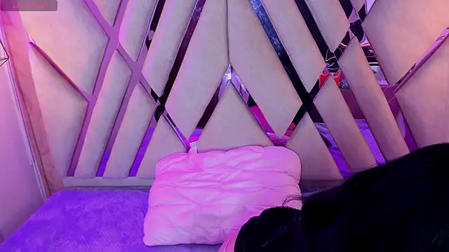 Isa doux online show from April 11, 2026, 7:56 am