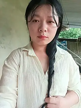 lisa-bae00 online show from August 4, 2026, 10:42 am