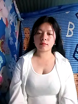 lisa-bae00 online show from April 20, 2026, 12:41 pm