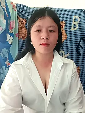 lisa-bae00 online show from April 28, 2026, 1:04 am