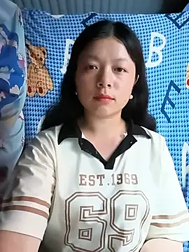 lisa-bae00 online show from June 7, 2026, 12:43 pm