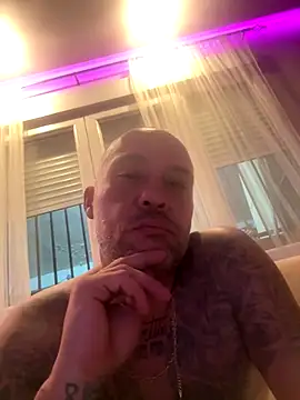 gitanoMad online show from November 23, 2025, 11:48 pm