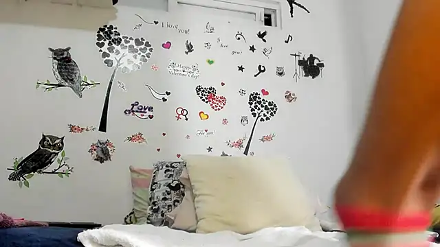 Snapshot of YAILIN_04 chatting on November 30, 2025, 3:18 am YAILIN 04 online show from November 30, 2025, 3:18 am