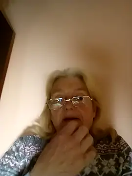 AmyLove353 online show from February 12, 2026, 4:34 am