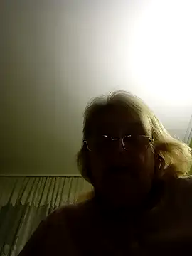 AmyLove353 online show from December 18, 2025, 4:06 am