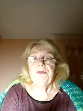 AmyLove353 online show from November 6, 2025, 4:05 am