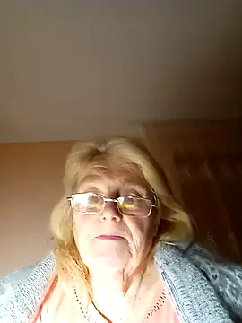 AmyLove353 online show from November 8, 2025, 9:07 pm