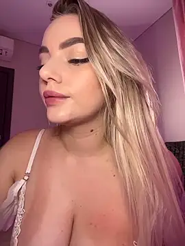 HugeBoobsAlice online show from July 17, 2026, 5:04 am
