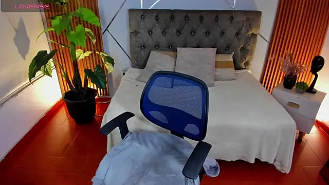 camilaa lux online show from December 18, 2025, 4:17 am