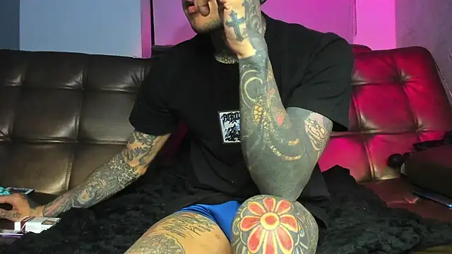 cleoo jhonny online show from June 21, 2026, 5:02 am