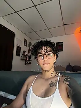 Abby Evanns1 online show from May 1, 2026, 1:38 pm