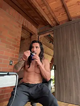 Snapshot of caiiobahia chatting on March 4, 2026, 7:54 pm caiiobahia online show from March 4, 2026, 7:54 pm