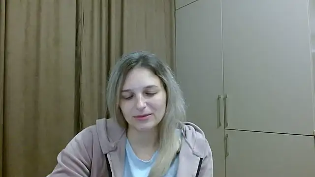 ElisSky301 online show from November 5, 2025, 11:19 pm