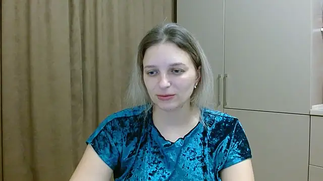 ElisSky301 online show from December 3, 2025, 8:52 pm