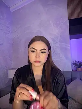 Beella1  online show from November 3, 2025, 11:36 am