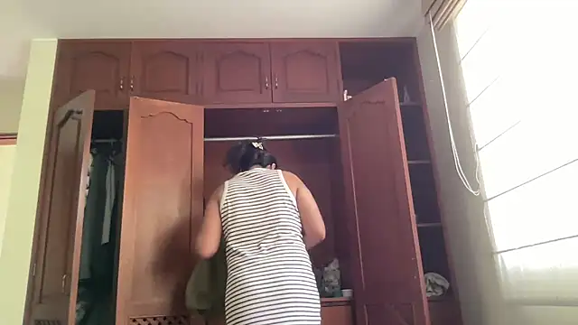 Kmiii21 online show from October 29, 2025, 3:33 pm