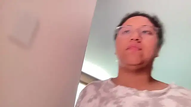 Kmiii21 online show from February 10, 2026, 5:45 pm