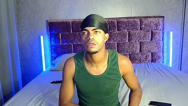 richardd2212 online show from June 14, 2026, 3:30 am