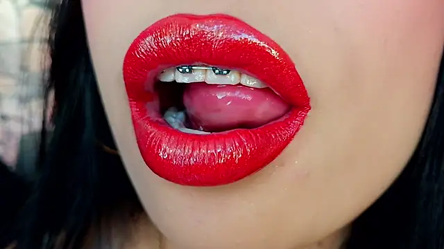 mia roux1 online show from November 7, 2025, 5:39 pm