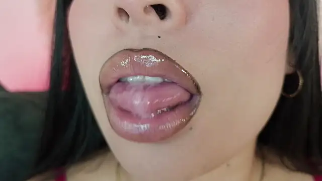 mia roux1 online show from July 1, 2026, 11:27 pm
