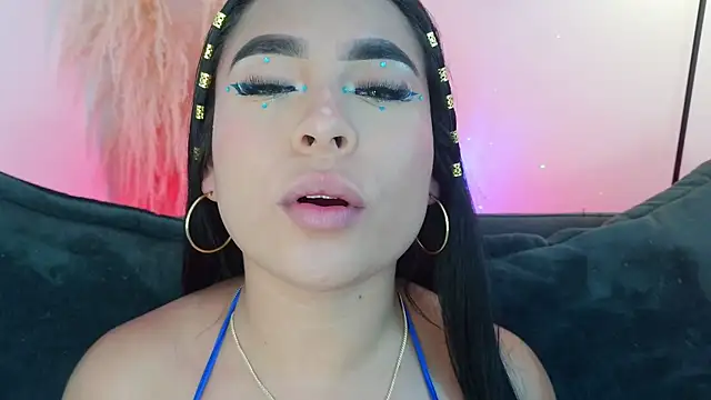 mia roux1 online show from April 21, 2026, 9:32 pm