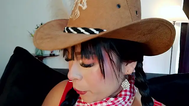 mia roux1 online show from February 8, 2026, 8:06 pm