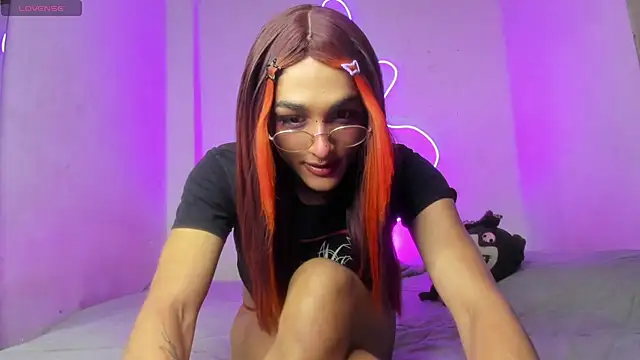 Mika  velvet online show from October 27, 2025, 10:22 pm