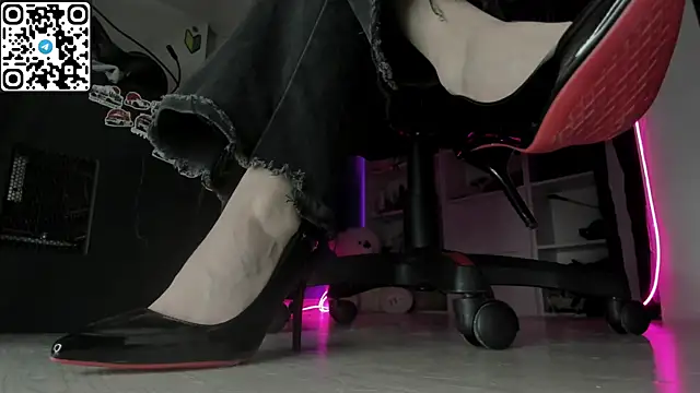 Holy Mistress S online show from May 14, 2026, 8:22 am