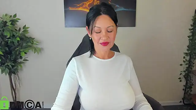 Sara Devills online show from June 26, 2026, 1:11 am