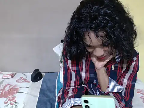 Snapshot of CherryZee chatting on April 13, 2026, 10:19 am CherryZee online show from April 13, 2026, 10:19 am