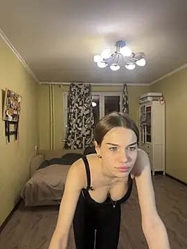 girls n roses online show from November 3, 2025, 3:37 pm