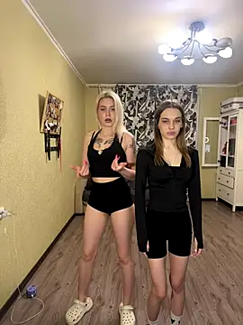 girls n roses online show from October 22, 2025, 3:22 pm