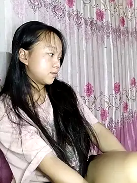 Quynhsumon online show from May 5, 2026, 3:26 pm
