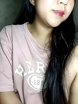 Snapshot of Quynhsumon chatting on February 14, 2026, 2:28 pm Quynhsumon online show from February 14, 2026, 2:28 pm