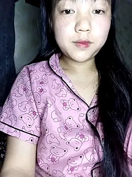 Snapshot of Quynhsumon chatting on February 12, 2026, 3:12 pm Quynhsumon online show from February 12, 2026, 3:12 pm