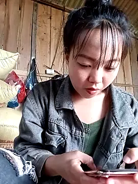 Snapshot of Quynhsumon chatting on February 17, 2026, 4:21 am Quynhsumon online show from February 17, 2026, 4:21 am