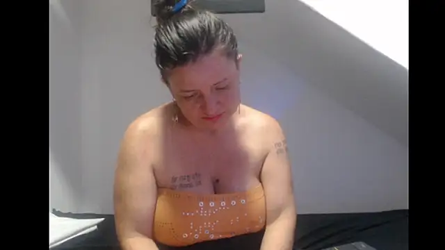 Snapshot of Debora_Cienfuegos25 chatting on February 8, 2026, 3:04 am Debora Cienfuegos25 online show from February 8, 2026, 3:04 am