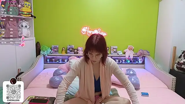  HeraLuna  online show from January 5, 2026, 9:51 pm