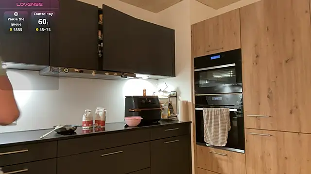 allisonwhite222 online show from November 4, 2025, 2:43 pm