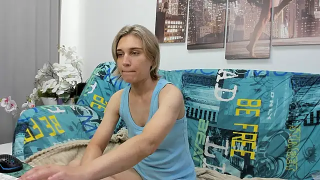 Snapshot of Tenderly_Sophie chatting on June 15, 2026, 1:17 am Tenderly Sophie online show from June 15, 2026, 1:17 am