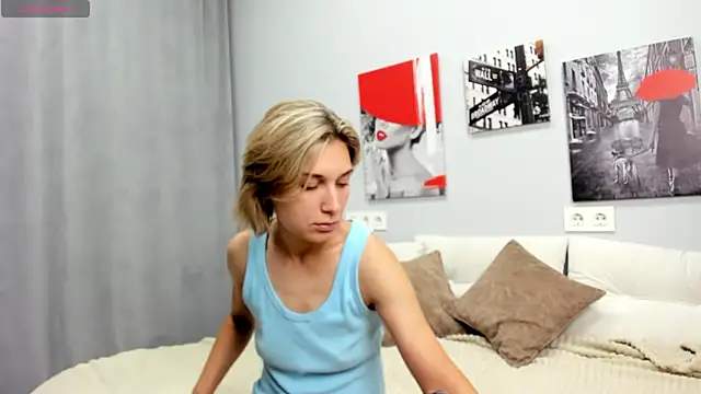 Snapshot of Tenderly_Sophie chatting on July 15, 2026, 1:12 am Tenderly Sophie online show from July 15, 2026, 1:12 am