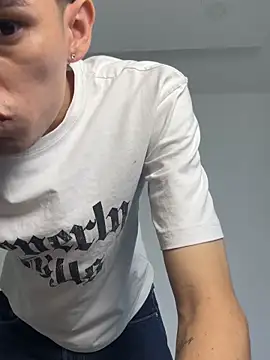 Dominic Thin  online show from June 4, 2026, 3:38 pm