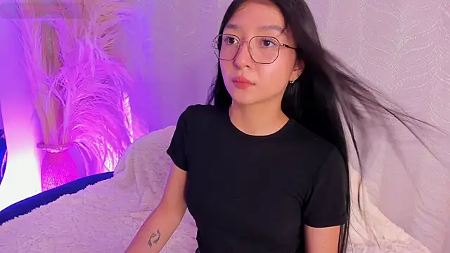 sydney miller  online show from June 18, 2026, 12:09 am