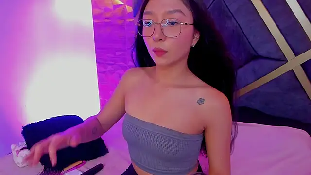 sydney miller  online show from May 6, 2026, 11:31 pm
