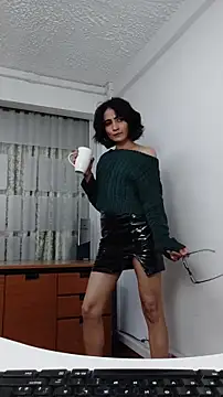 chloehanna online show from November 10, 2025, 4:12 pm