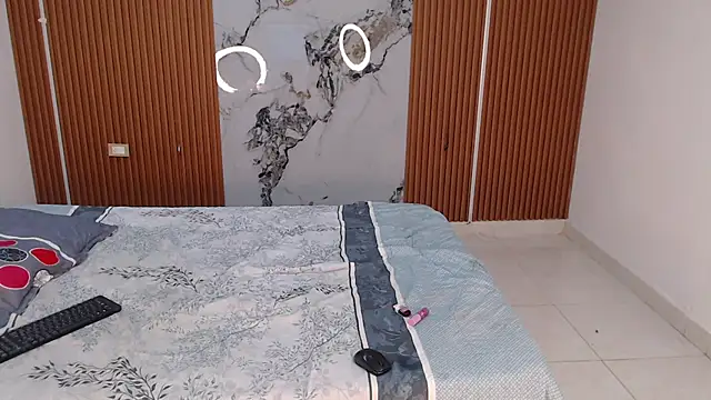 rosselyn  online show from November 29, 2025, 1:17 am